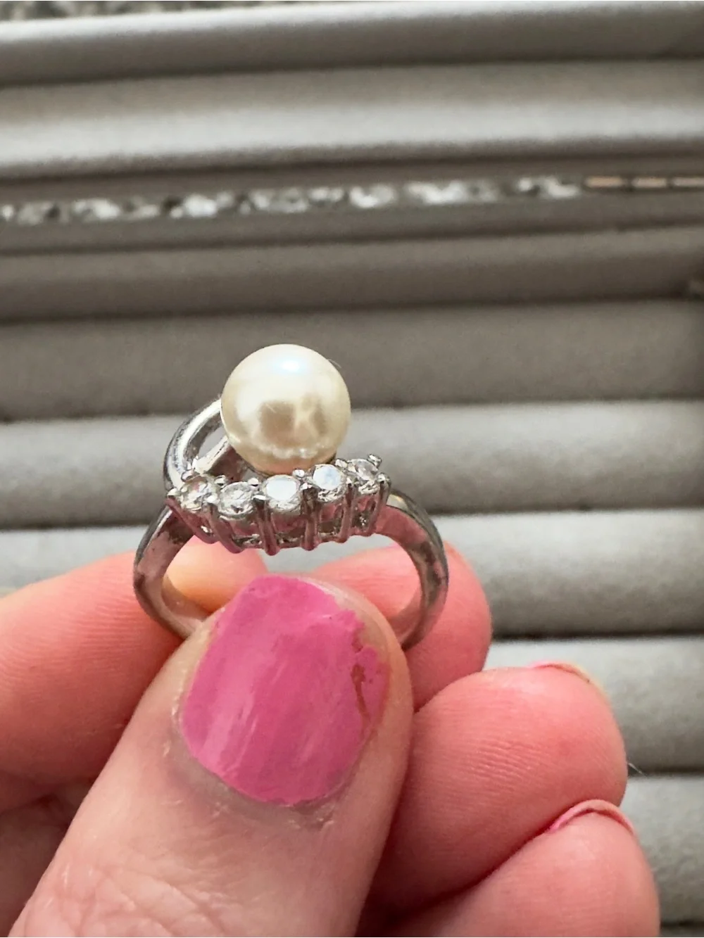 Elegant Pearl and Cubic Zirconia Silver Ring - White Pearl